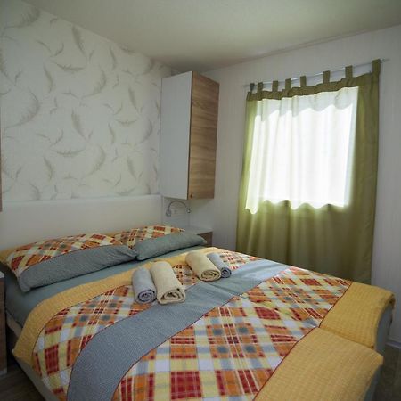 Mobile Homes Pine Tree Dobropoljana Exterior foto